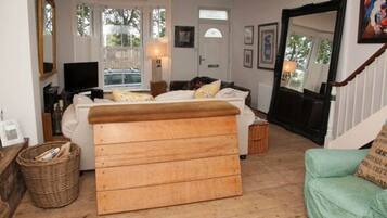 Rumah, Beberapa Tempat Tidur | Ruang keluarga | Televisi 30-inci dengan saluran TV satelit