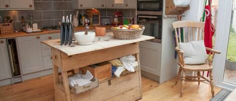 House, Multiple Beds | Private kitchen