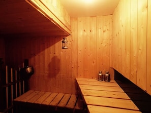 A sauna room with wooden walls and benches. - Unique Fairytale Farmhouse Near Galway (Corrandulla)