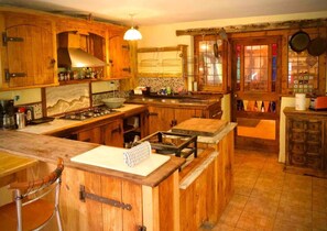 Rumah, Beberapa Tempat Tidur | Dapur pribadi | Lemari es, microwave, oven, dan kompor