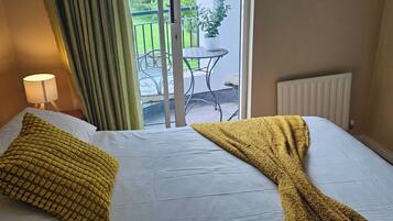 6 bedrooms, iron/ironing board, free WiFi, bed sheets