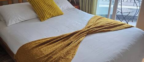 6 bedrooms, iron/ironing board, free WiFi, bed sheets
