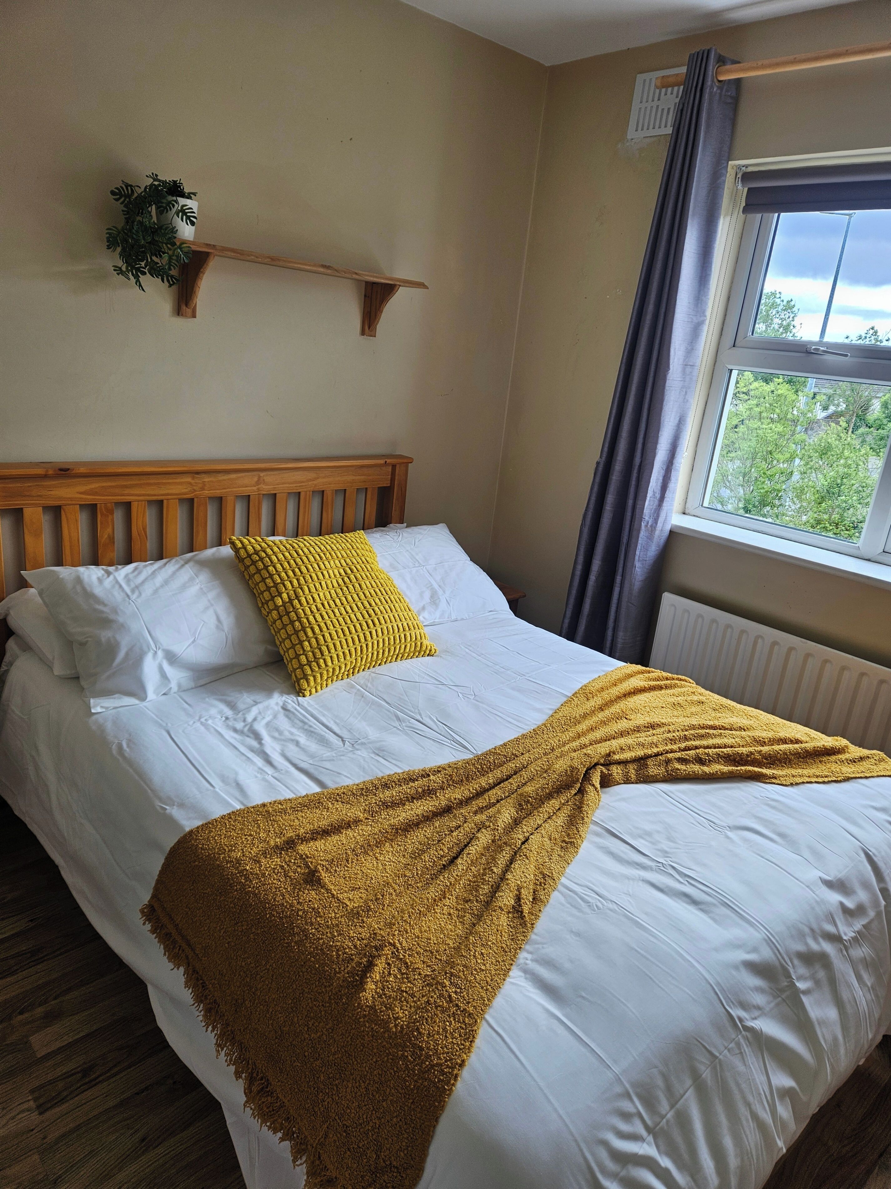 6 kamar tidur, setrika/meja setrika, Wi-Fi gratis, dan seprai linen