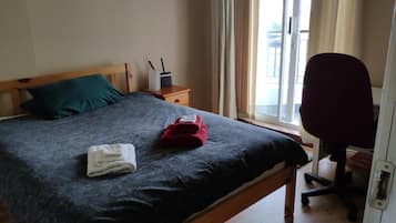 House | 6 bedrooms, iron/ironing board, free WiFi, bed sheets