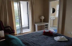 Casa | 6 dormitorios, tabla de planchar con plancha, wifi gratis y ropa de cama