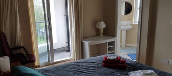 Stunning 6 Bed House With Private Garden in Galway