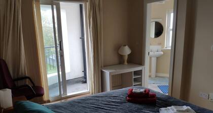 Stunning 6 Bed House With Private Garden in Galway