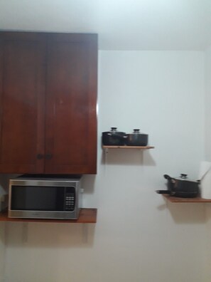 Comfort House | Shared kitchen | Shared fridge, microwave - Trupsi Elegant home (Kingston)