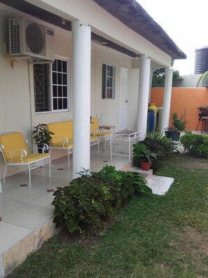 Terrace/patio - Trupsi Elegant home (Kingston)