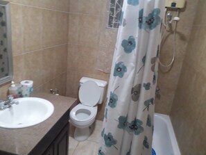 Comfort House | Bathroom | Towels - Trupsi Elegant home (Kingston)