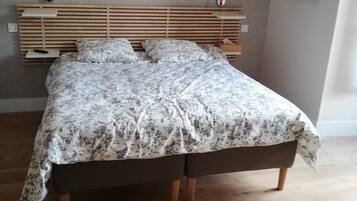 Kamar Triple Comfort | Seprai premium, minibar, tirai kedap cahaya, dan kedap suara