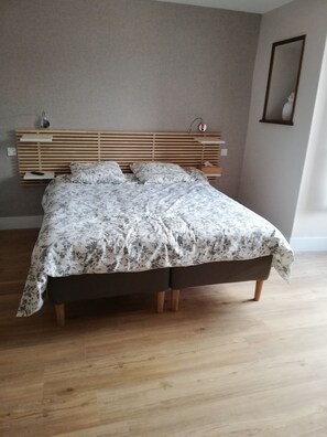 Kamar Triple Comfort | Seprai premium, minibar, tirai kedap cahaya, dan kedap suara