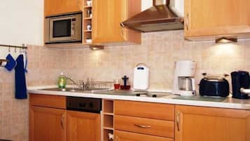 Réfrigérateur, micro-ondes, lave-vaisselle, cafetière/bouilloire