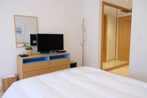 2 bedrooms, iron/ironing board, WiFi, bed sheets - Luxury apartment with terrace, garage and pool. (Marbella)