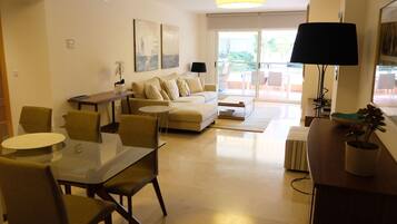 Een televisie en een dvd-speler