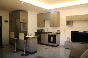 Apartment | Private kitchen | Fridge, microwave, oven, stovetop - Amazing one Bedroom Apartment in Amman, Elwebdah 5 (Amman)
