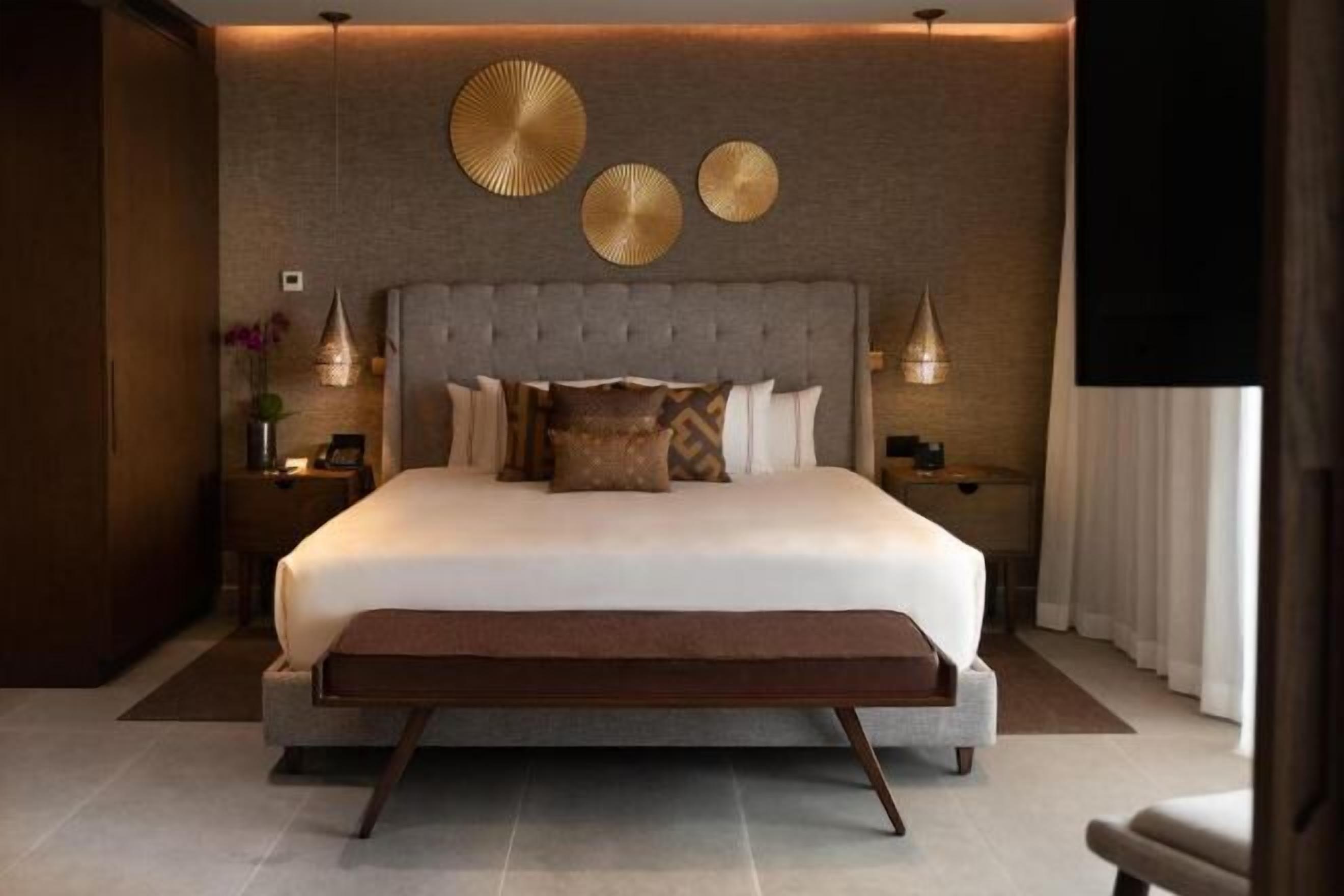 Premium bedding, minibar, in-room safe, desk