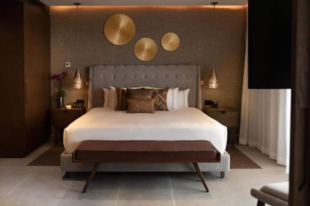 1 bedroom, premium bedding, minibar, in-room safe