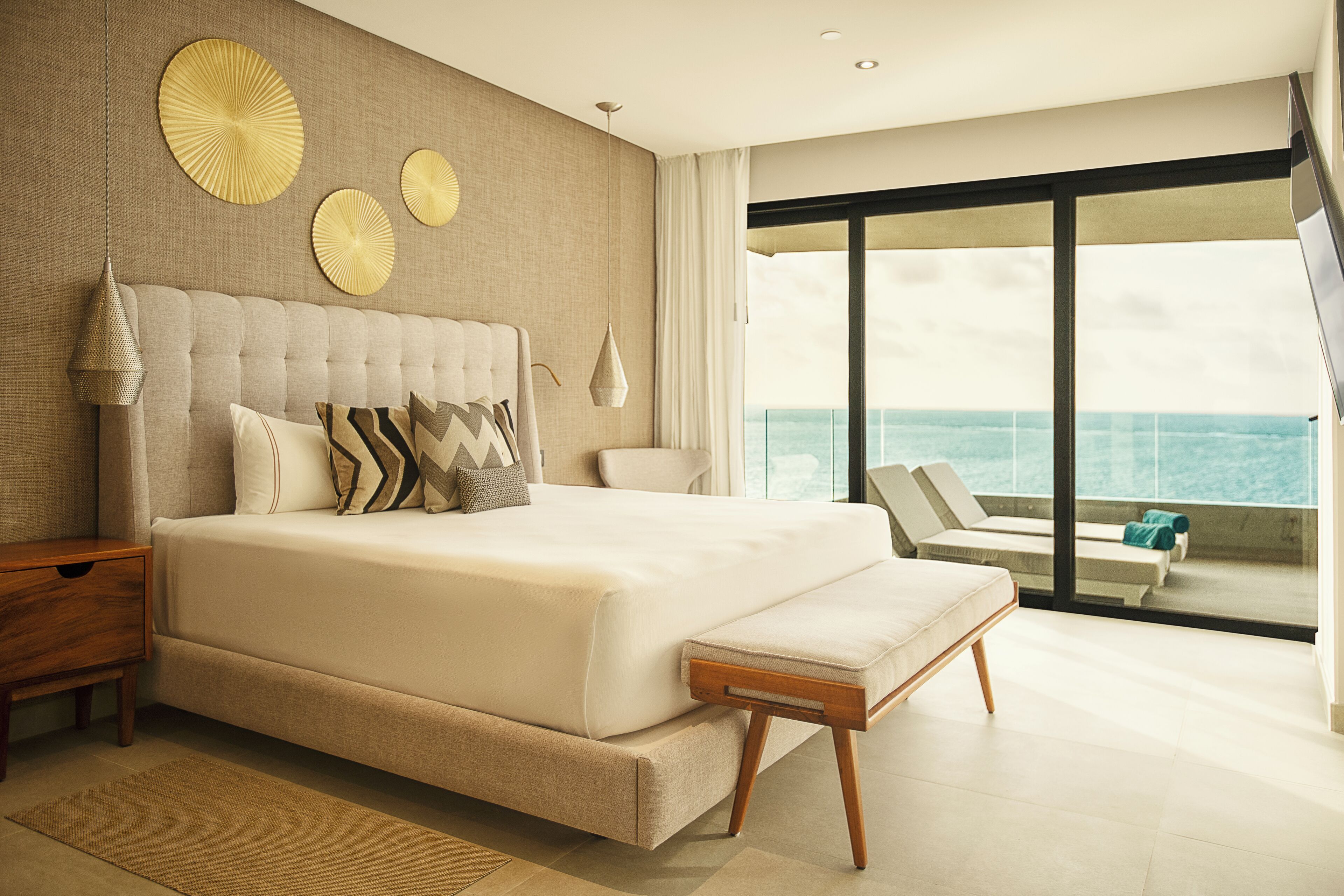 高級寢具、迷你吧、客房內保險箱、書桌