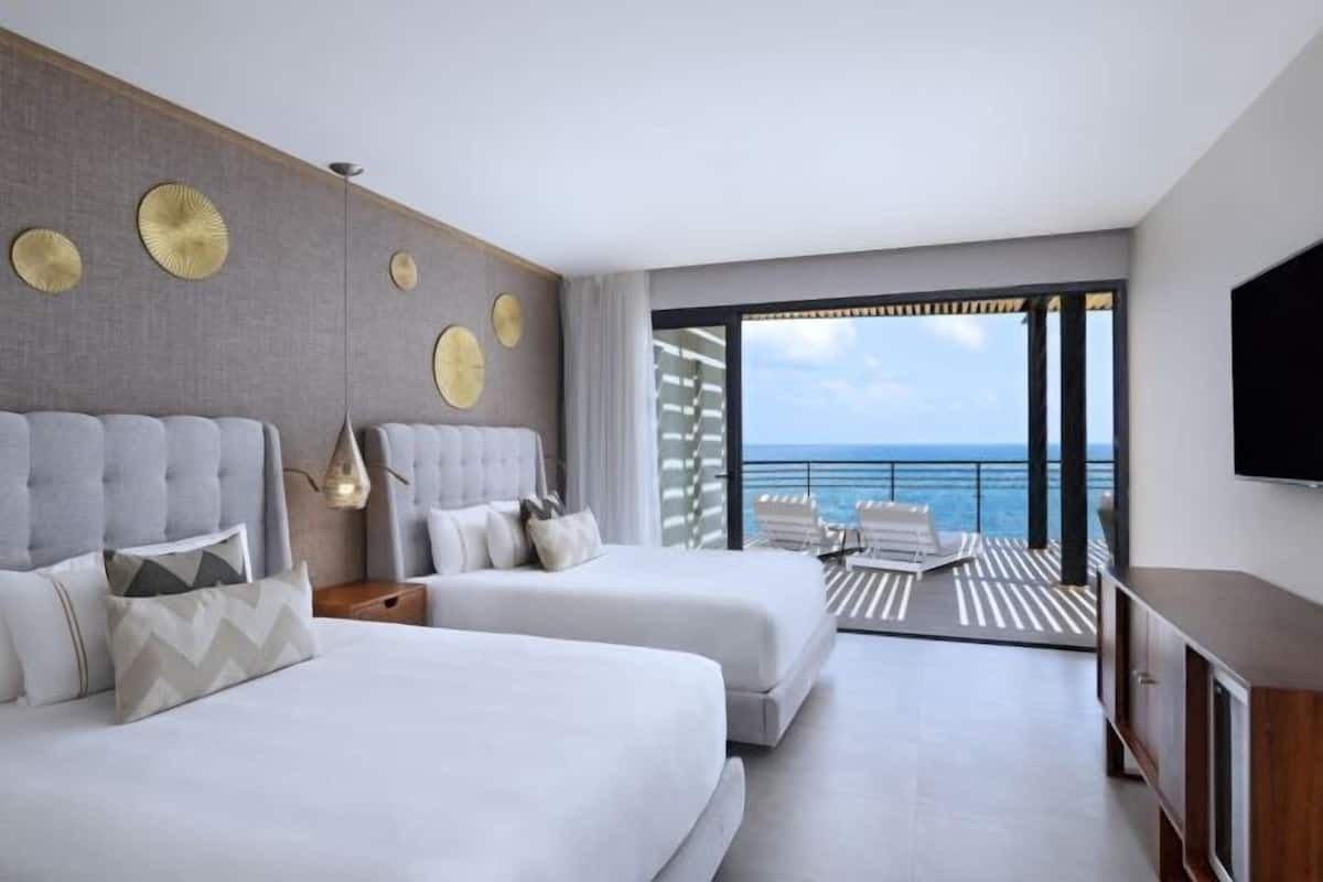 1 bedroom, premium bedding, minibar, in-room safe