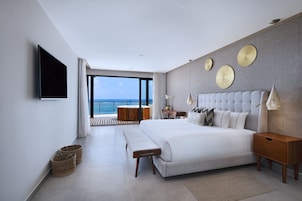 Presidential Room, 3 Bedrooms, Oceanfront | Premium bedding, minibar, in-room safe, desk