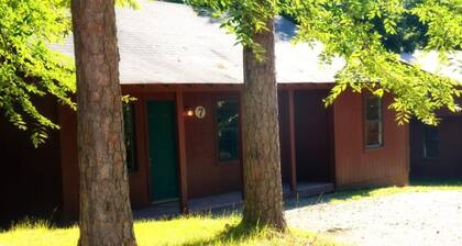 Woodland Cabin near Boat Ramp