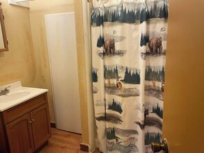 Interior - Woodland Cabin near Boat Ramp (Broken Bow)