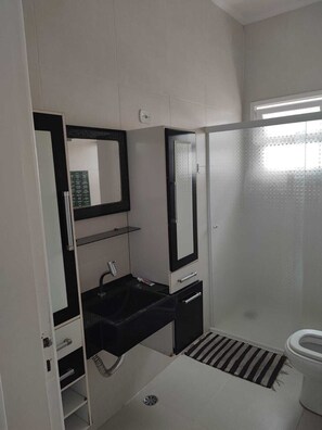 Dormitorio compartido básico, solo para hombres | Baño compartido
