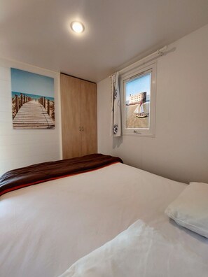 3 habitaciones y tabla de planchar con plancha 