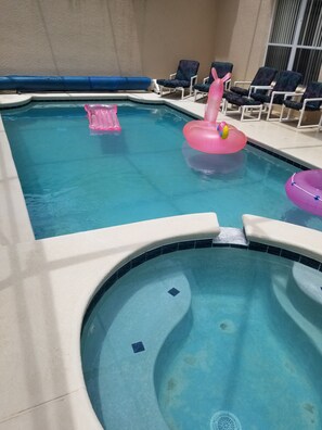 Piscine extérieure, piscine chauffée