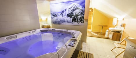 Indoor spa tub