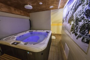 Indoor spa tub - Guesthouse Vodnik (Cerklje na Gorenjskem)
