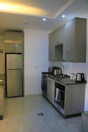 Apartemen | Dapur pribadi | Lemari es, microwave, oven, dan kompor