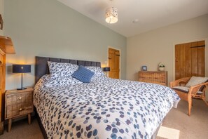 2 bedrooms, iron/ironing board, Internet, bed sheets