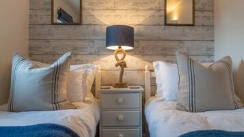 2 chambres, fer et planche Ă repasser, lit parapluie, accĂšs Internet