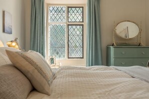 1 bedroom, internet, bed sheets