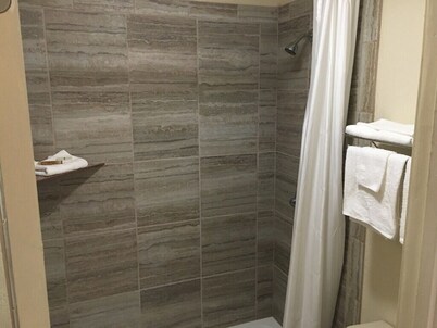 Whispering Creek Lodging & RV Resort