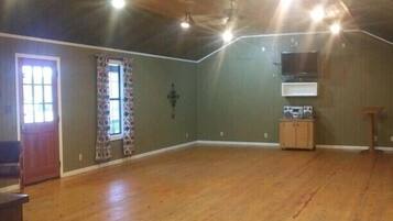 ฝ่ายต้อนรับ