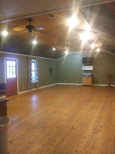 Whispering Creek Lodging & RV Resort