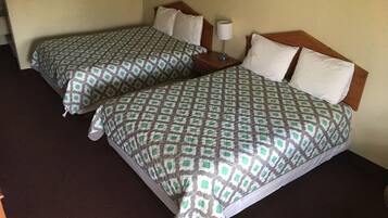 ห้องสแตนดาร์ด, เตียงใหญ่ 2 เตียง | ห้องพักตกแต่งอย่างมีเอกลักษณ์, ตกแต่งพิเศษโดยเฉพาะ, โต๊ะทำงาน