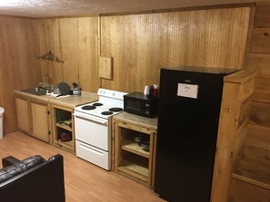 Deluxe Cabin, 2 Queen Beds, Pool View