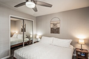 3 bedrooms, iron/ironing board, travel crib, free WiFi - Midtown Modern Mountain Getaway (Ruidoso)