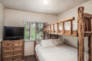 3 chambres, fer et planche à repasser, lit parapluie, Wi-Fi gratuit