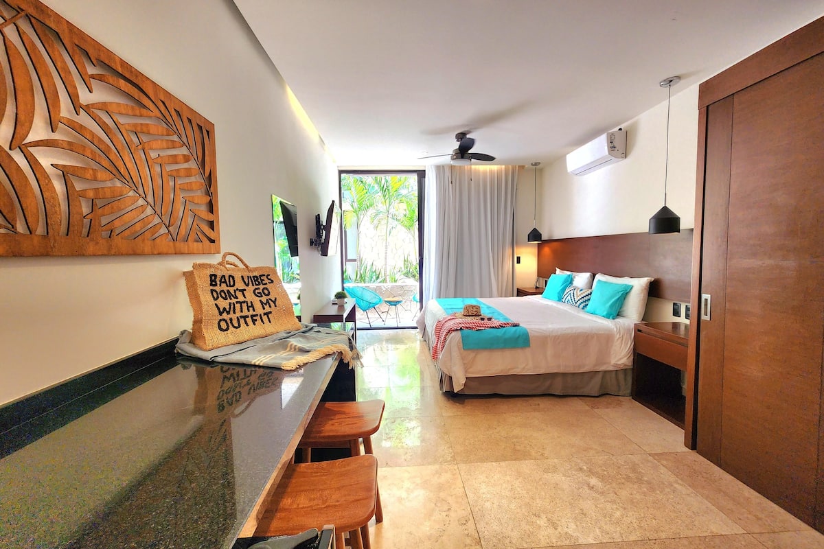 deluxe studio | 1 bedroom, premium bedding, down duvets, in-room safe