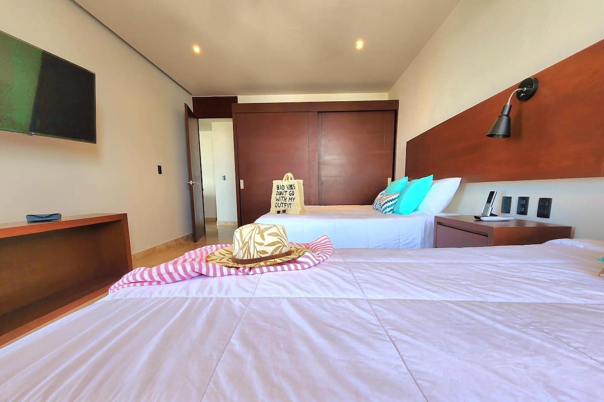 Premium bedding, down duvets, in-room safe, free WiFi