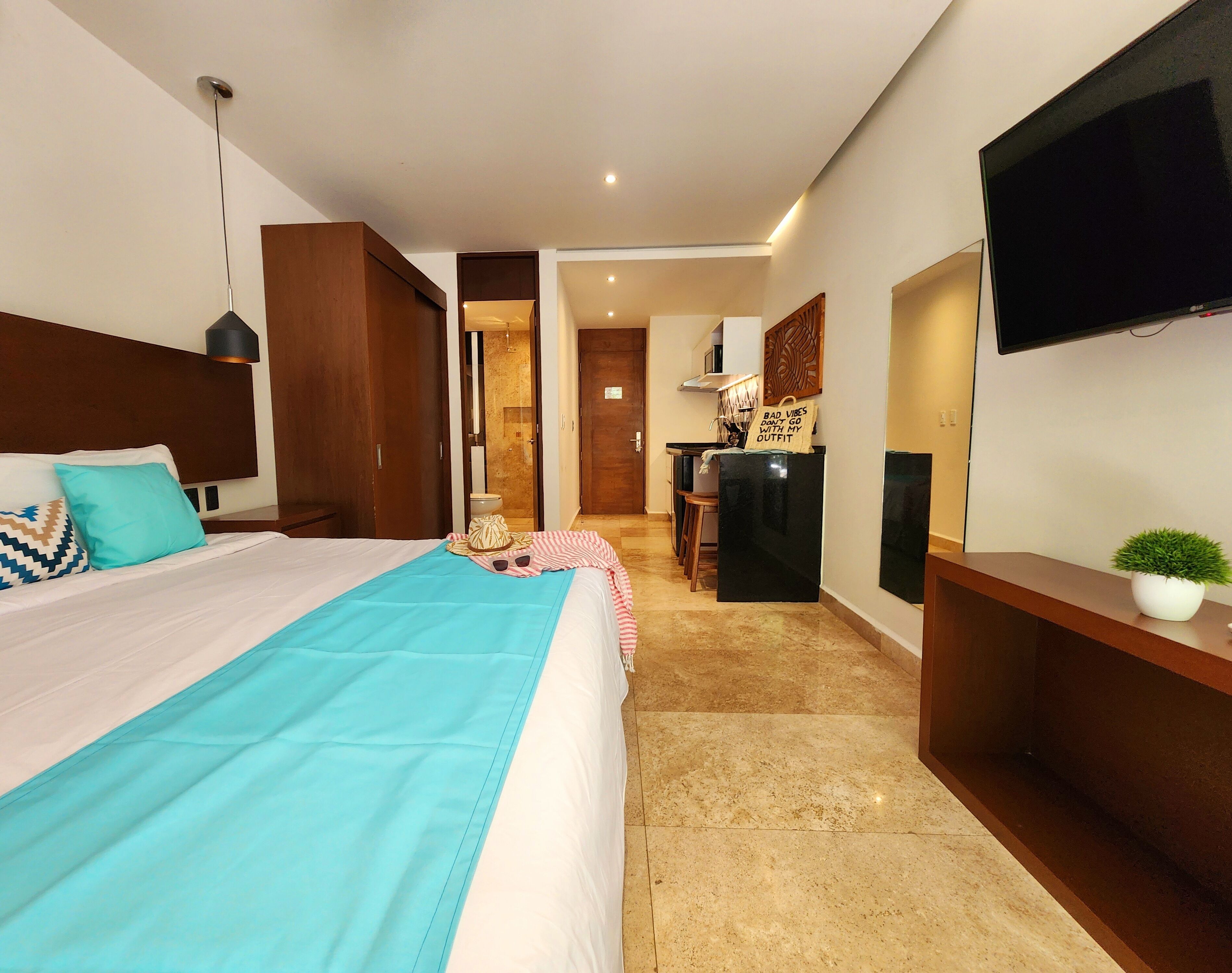 deluxe studio | 1 bedroom, premium bedding, down duvets, in-room safe