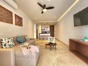 40-inch flat-screen TV with cable channels, TV - Meliora By Bunik (Playa del Carmen)