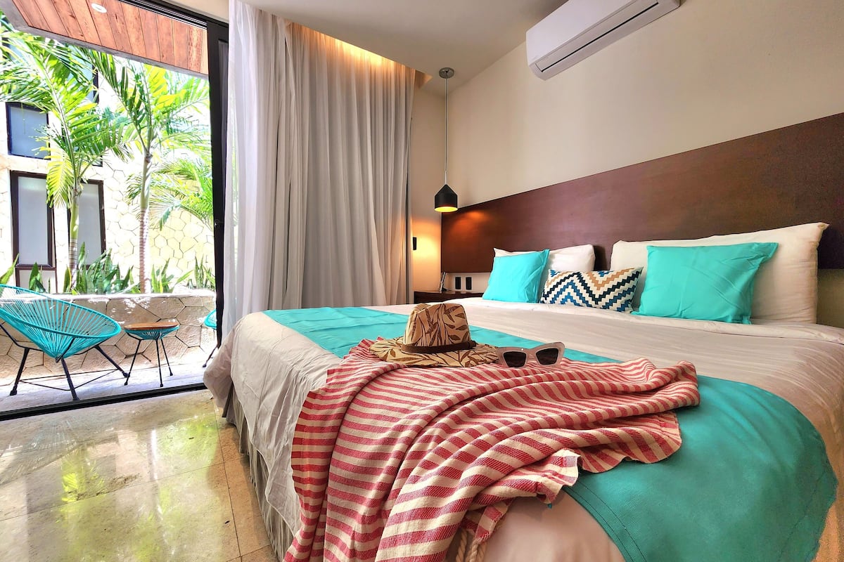 Deluxe Studio | Premium bedding, down duvets, in-room safe, free WiFi