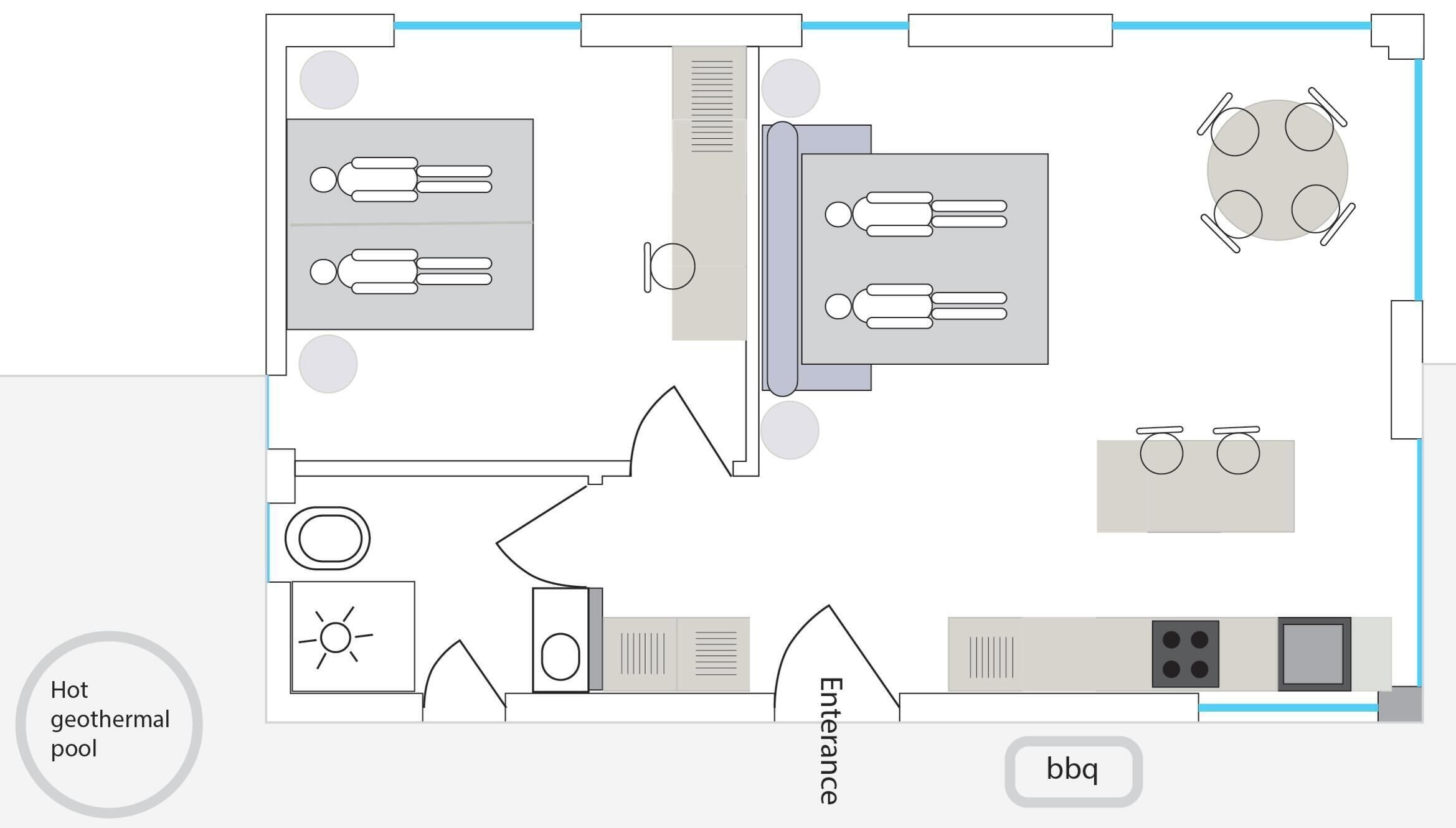 Plano de planta que muestra una piscina termal, una zona de cocina, una mesa de comedor y una barbacoa.