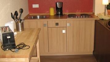 Ferienwohnung, 2 Schlafzimmer und Küche | Eigene Kochnische | Ofen, Herdplatte, Toaster, Kochgeschirr/Geschirr/Besteck